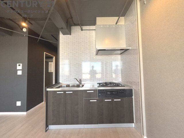 キッチン　収納もあり、お料理のはかどる３口ガスコンロのキッチンです♪