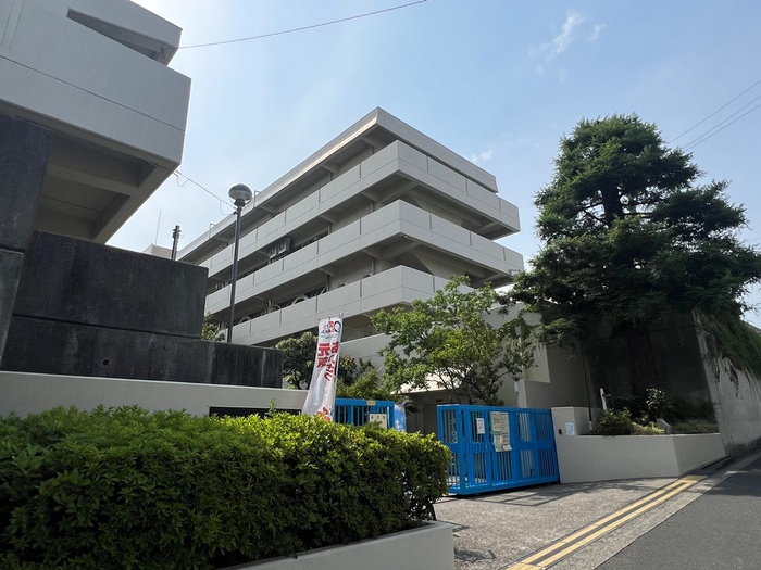 小学校　吹田市立片山小学校（小学校）まで933m