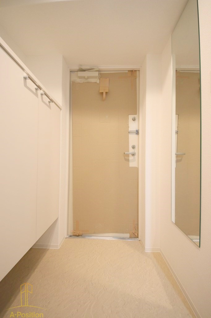 玄関　ラシーヌ瓦屋町