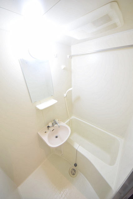 バス・シャワールーム　～一日の疲れを流しましょうっ～