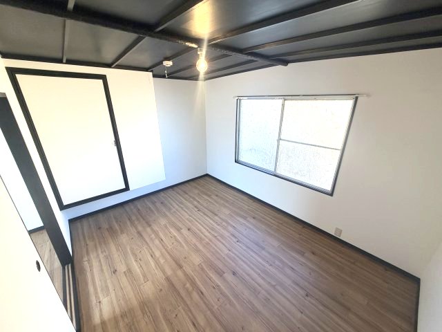 その他部屋・スペース　開放的な寝室です