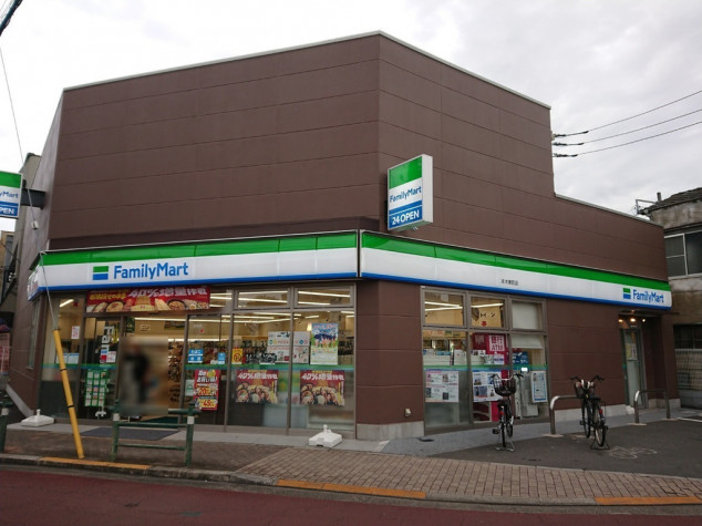 コンビニ　ファミリーマート本木東町店（コンビニ）まで474m