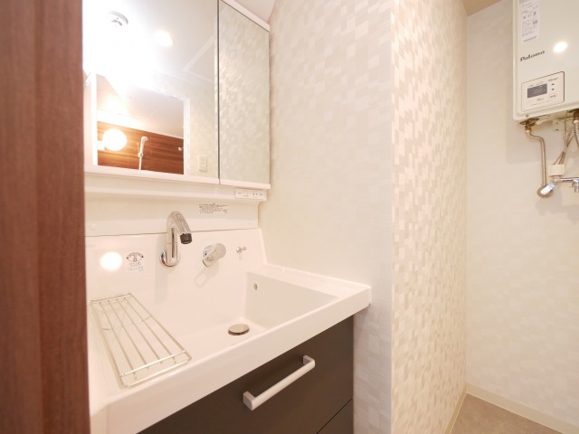 洗面設備　シャワー付き洗面化粧台☆