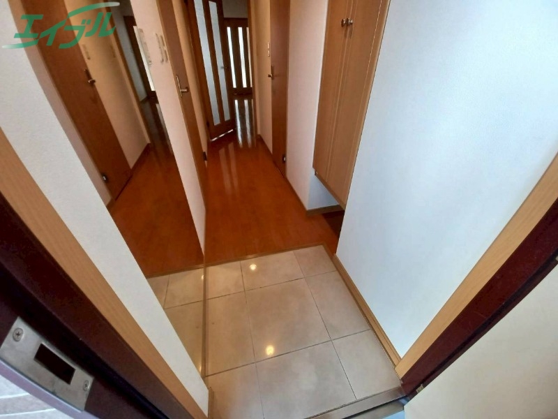 玄関　同物件別室画像