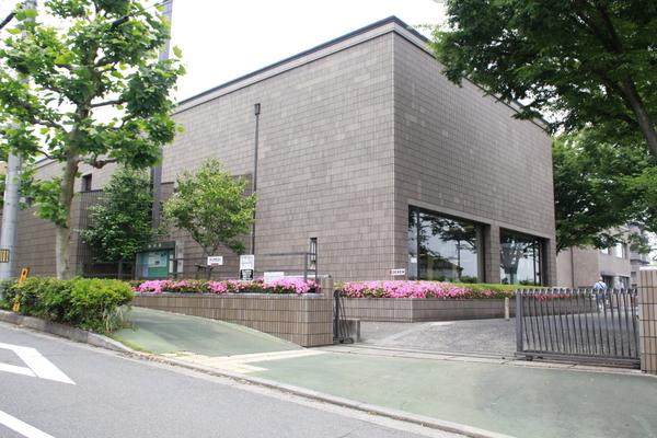 図書館　向日市立図書館（図書館）まで870m