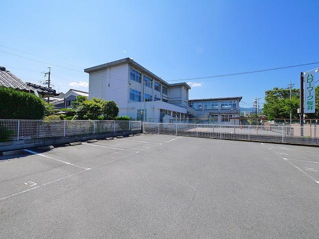 駐車場　駐車場に車を止められます