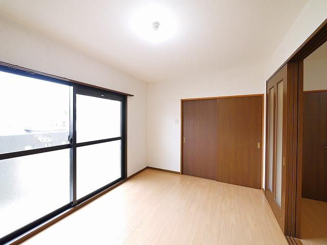 居室・リビング　コンパクトで使いやすい洋室です