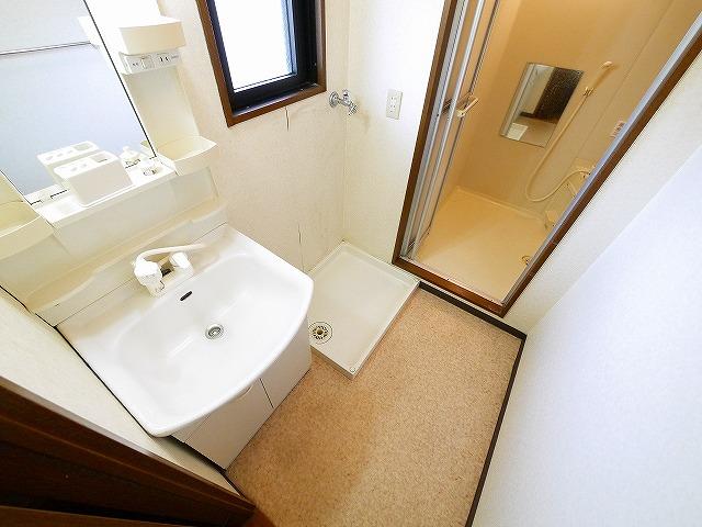 洗面設備　ゆったりとスペースのある洗面所