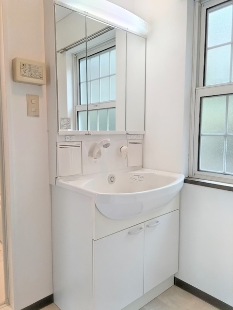 洗面設備　★朝の身支度に便利な洗髪洗面化粧台★