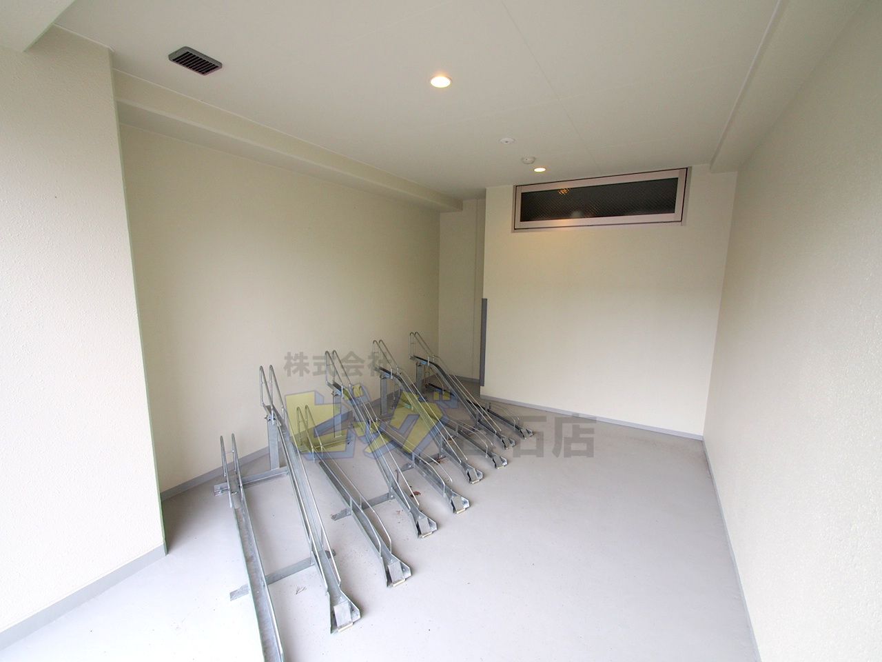 その他共有部分　屋内駐輪場完備しています♪