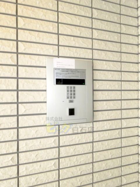 エントランス　人気のオートロック付きマンションです♪