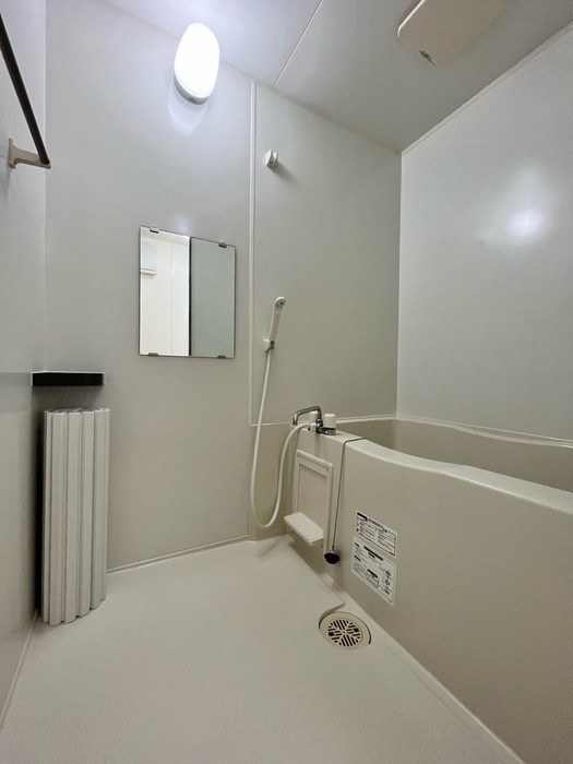 バス・シャワールーム　追い焚き機能付きお風呂