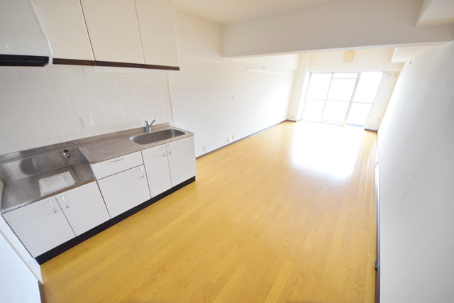 居室・リビング　～広々１３．５帖のリビング～