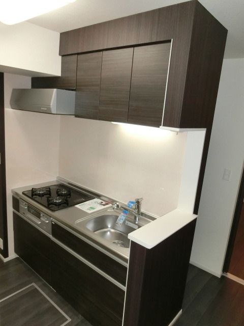 キッチン　３口コンロ付システムキッチン