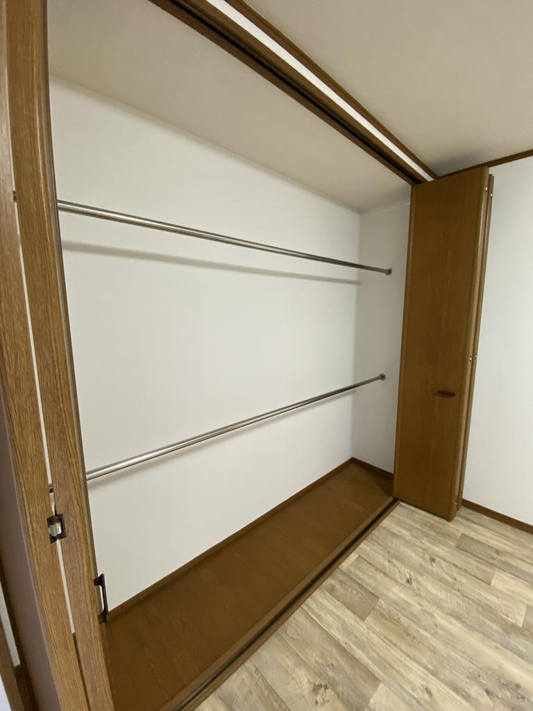 収納　壁一面の大きなクローゼット