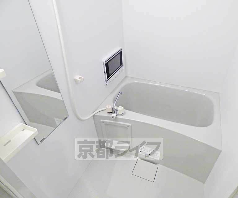 バス・シャワールーム　テレビついてます。