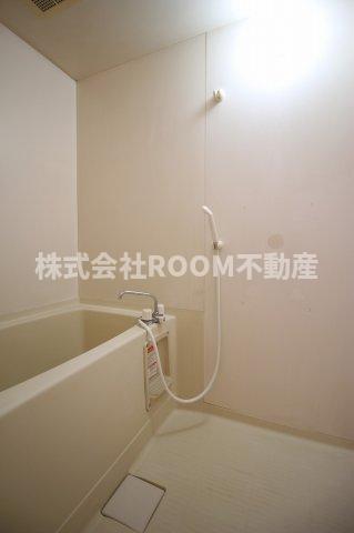 バス・シャワールーム　コンパクトで使いやすいお風呂です