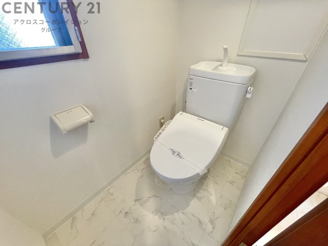 トイレ　温水洗浄便座機能付きのトイレです♪