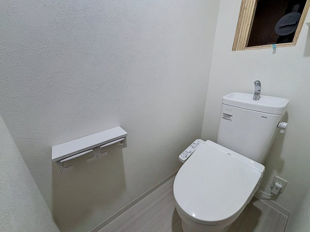 トイレ　掲載写真は同型モデルを掲載しており実際のお部屋と仕様等が異な