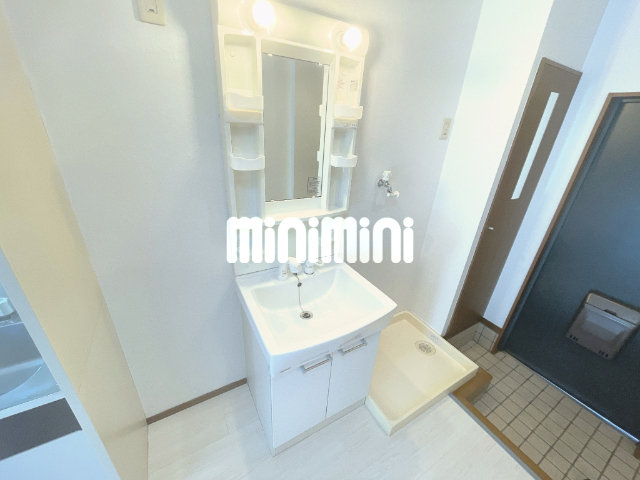 洗面設備　７．４帖の洋室