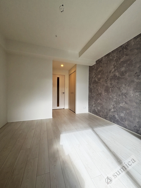 居室・リビング　アクセントクロスがオシャレを演出♪♪