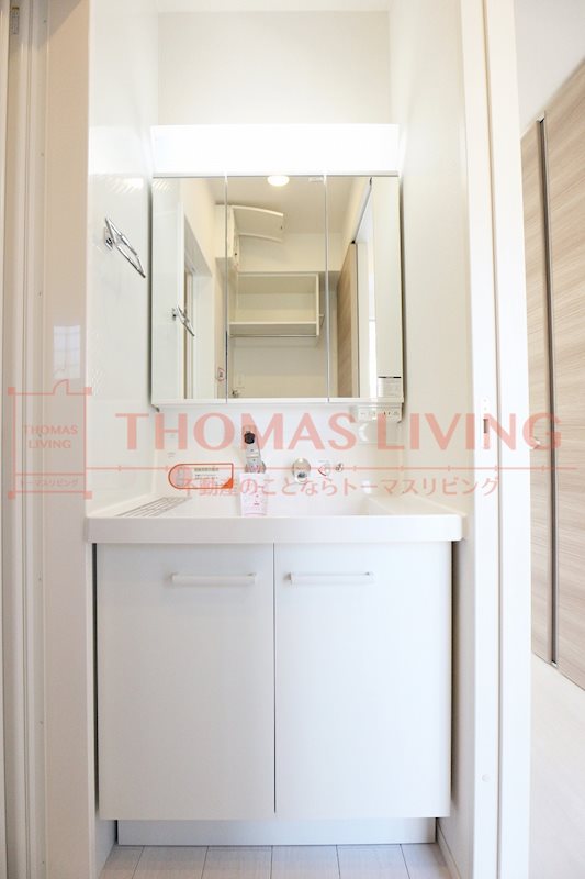 洗面設備　忙しい朝に嬉しい洗髪洗面化粧台です。