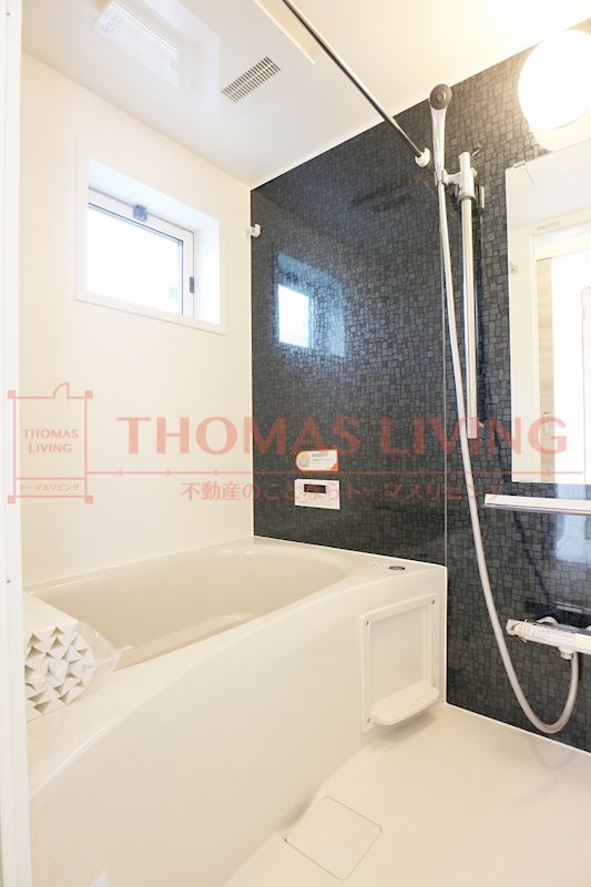 バス・シャワールーム　浴室乾燥、追い焚き機能完備です。