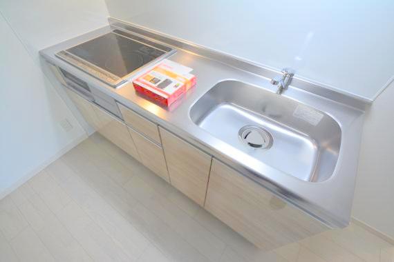 キッチン　お掃除しやすいＩＨクッキングヒーターです。