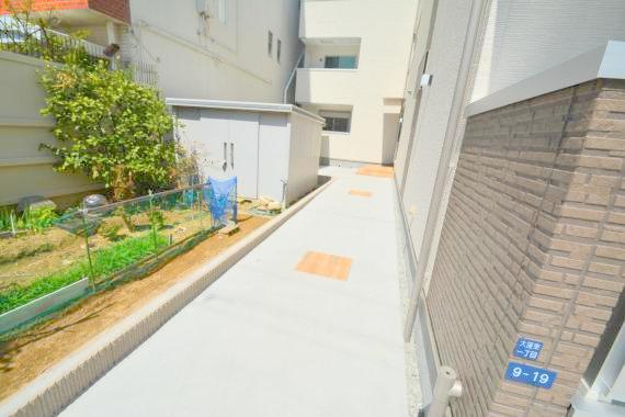 エントランス　エントランス周辺はいつもキレイに片付けられています。