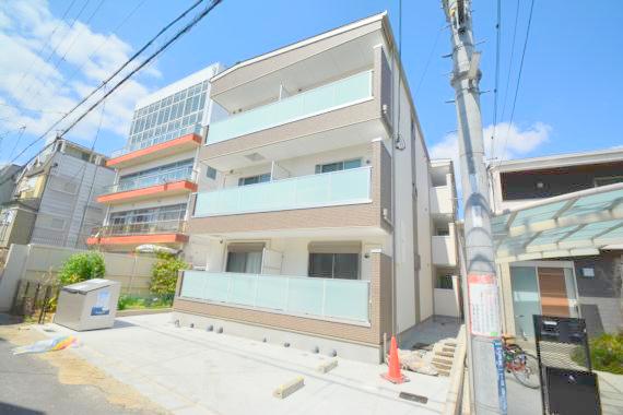 建物外観　お洒落なデザイナーズマンションです。南向きで日当たり良好。