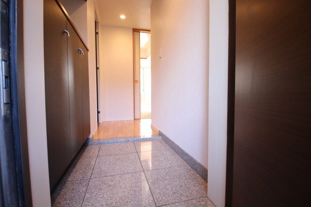 玄関　※別室の参考写真の為、現況優先です。