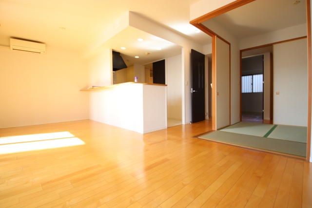 居室・リビング　※別室の参考写真の為、現況優先です。