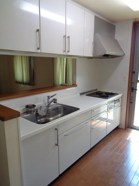 キッチン　お料理もはかどる３口グリル付きシステムキッチン