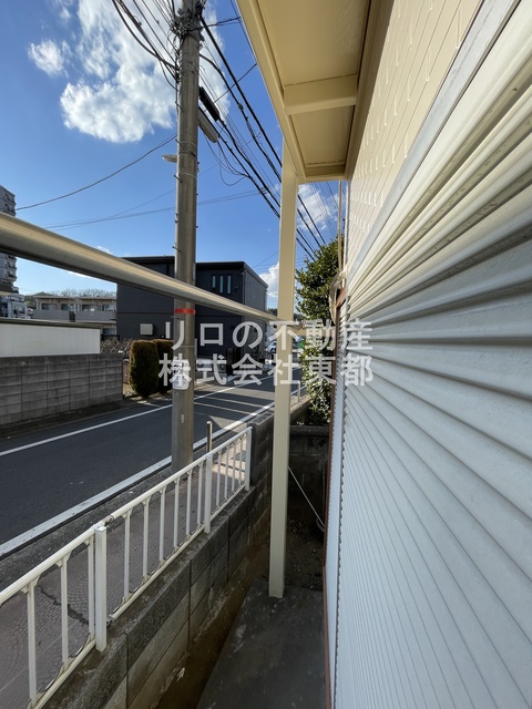 バルコニー　お天気のいい日は洗濯物も気持ちよく干せますね！