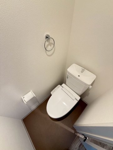 トイレ　同メーカー同シリーズの新築時参考写真です。