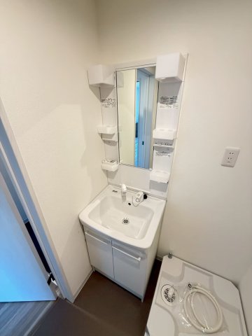 洗面設備　同メーカー同シリーズの新築時参考写真です。