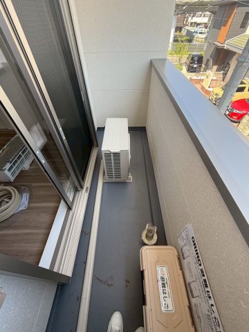 バルコニー　同メーカー同シリーズの新築時参考写真です。