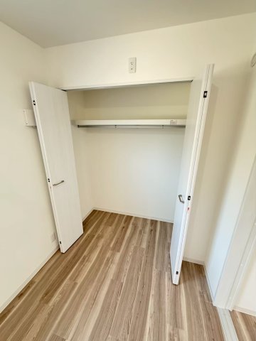 収納　同メーカー同シリーズの新築時参考写真です。