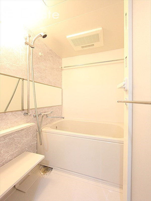 バス・シャワールーム　バスルーム