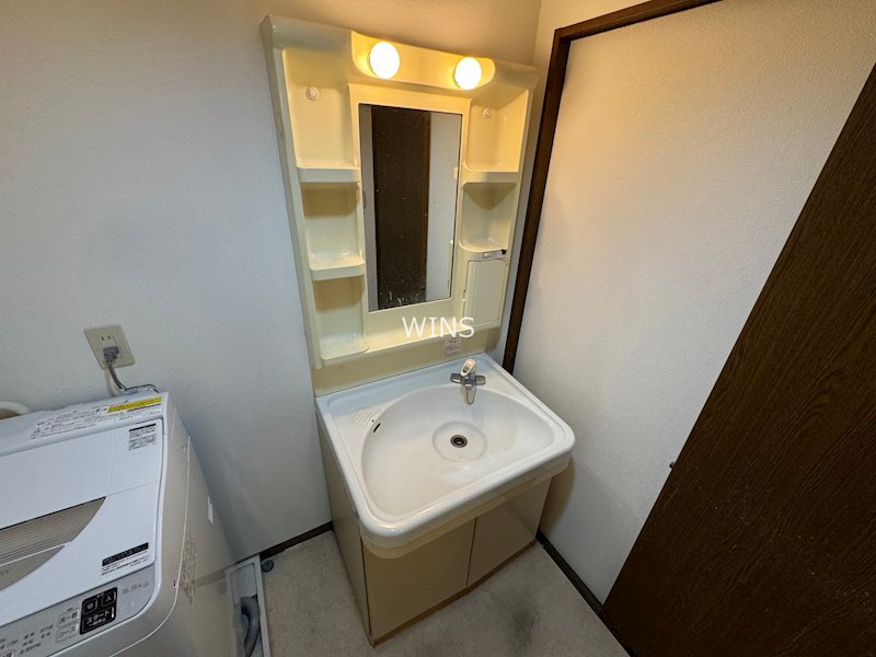 洗面設備　別部屋参考写真です
