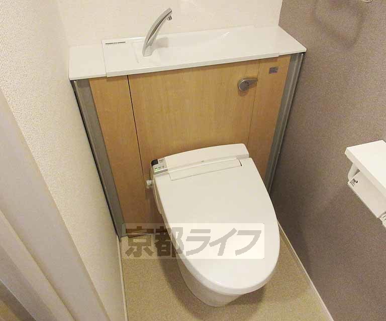 トイレ　スタイリッシュなタンクレス