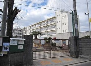 小学校　守口市立八雲東小学校（小学校）まで308m