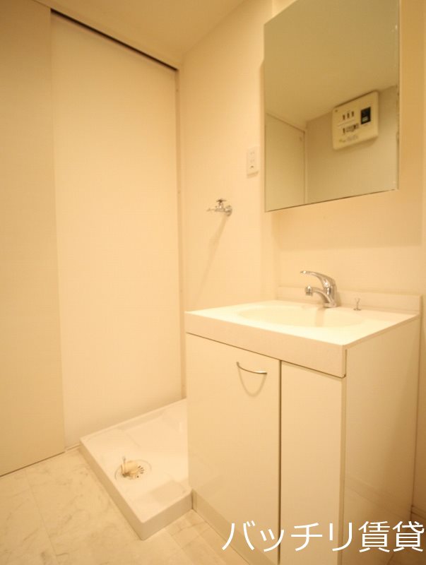 洗面設備　別号室タイプの為、現状を優先致します。