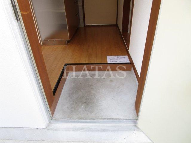 玄関　同物件別部屋です。