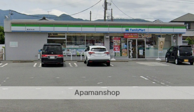 コンビニ　ファミリーマート（コンビニ）まで710m