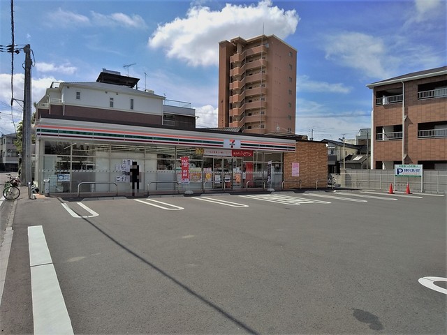 コンビニ　セブンイレブン松山築山町店（コンビニ）まで180m