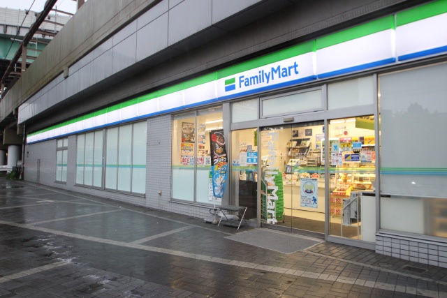 コンビニ　ファミリーマート　上小田井店（コンビニ）まで300m