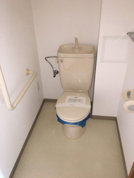 トイレ　参考写真（別部屋）