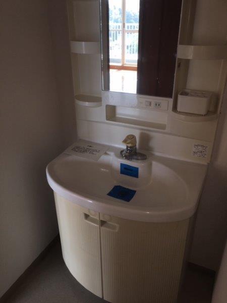 洗面設備　参考写真（別部屋）