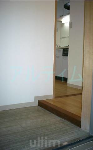 玄関　※別タイプのお部屋の画像です。ご参考までに